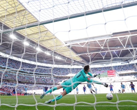 Dean Henderson saves Omar Marmoush’s penalty