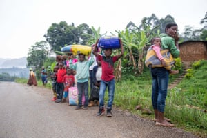 Inhabitants carrying their belongings