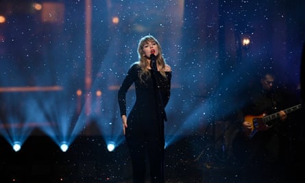 Taylor Swift dans Saturday Night Live, novembre 2021.