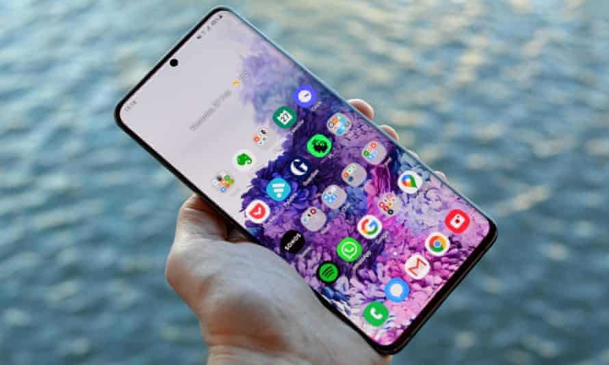 Samsung Galaxy S Ultra Review The Superphone That S A Little Too Massive Samsung The Guardian Samsung Galaxy S Ultra Review The Superphone That S A Little Too Massive Samsung The Guardian