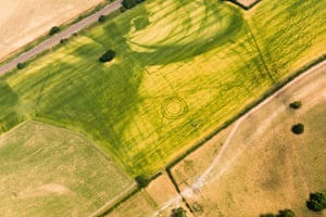 Burial mound and prehistoric pit alignment in Scropton, Derbyshire