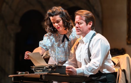 Frances Thorburn as script reader Betty Schaefer and John Kielty as screenwriter Joe Gillis.