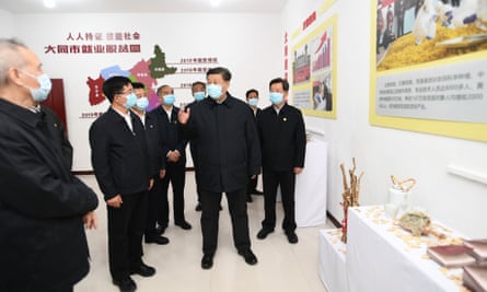 China’s president, Xi Jinping, with a group of men all in masks