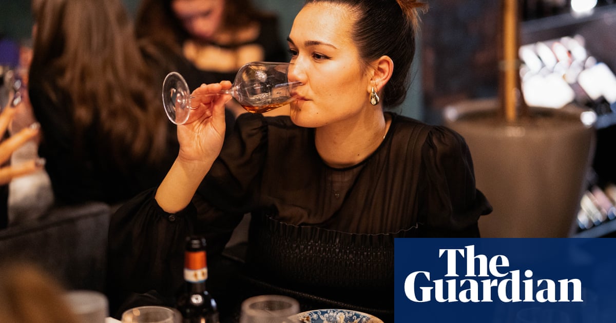 Restaurant in Italy offers free bottles of wine to customers who hand in phones