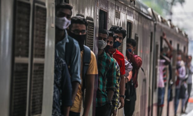 Mumbai, Hindistan'da yerel tren