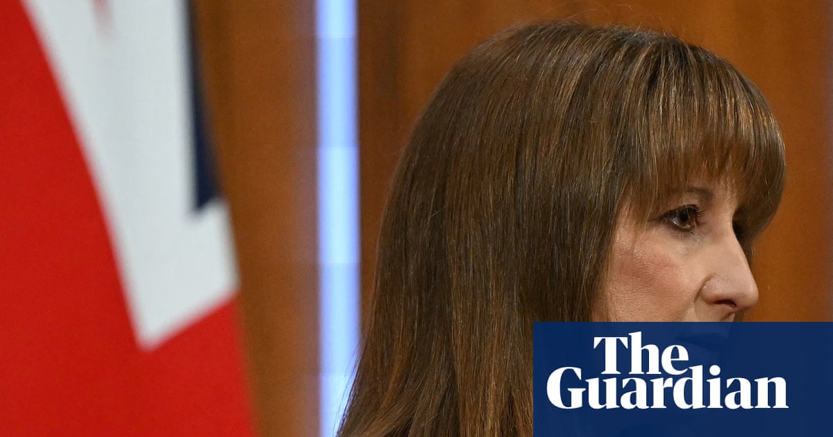 Business leaders urge Reeves to force pension funds to raise UK investments