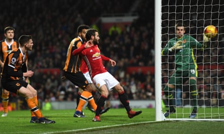 Juan Mata And Marouane Fellaini Put Manchester United On Top Against Hull Carabao Cup The Guardian