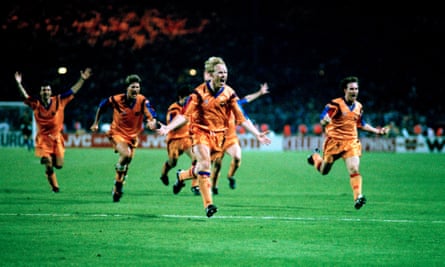 footballers running