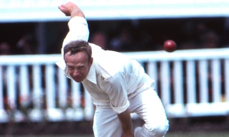 Derek Undwood bowling for Kent in 1979.