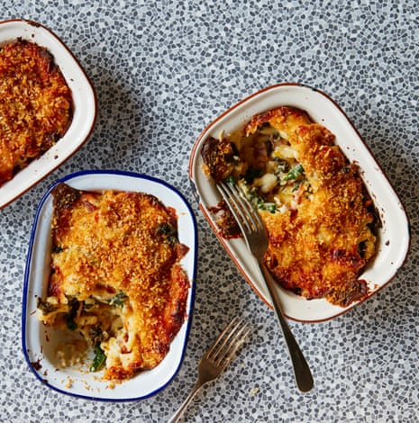 Thomasina Miers’ version of her friend Josh’s macaroni cheese, with kale and breadcrumbs.