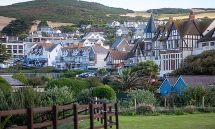 Devon aileleri evlerini Airbnb'ye kaptırırken zorluklar ve kalp kırıklığı izin veriyor | Devon 3 Airbnb mülklerinin en yüksek oranına sahip olan Kuzey Devon'daki Woolacombe
