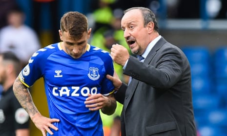 Everton’s manager Rafael Benítez with Lucas Digne in August