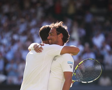 Alcaraz hugs Fognini
