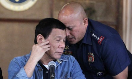 Duterte and police chief Ronald Dela Rosa (right) in Manila.