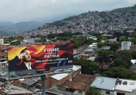A billboard in a residential part of the city shows Abelardo de la Espriella saluting, with the message ‘Firme por la patria’, meaning ‘Steadfast for the homeland’