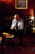 Alan Alda in shirt and tie in a low-lit Whte House room In The West Wing.