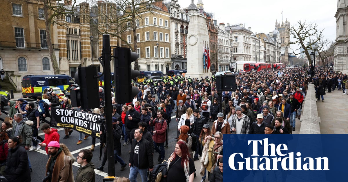 Arrests as thousands march against Covid lockdown in London