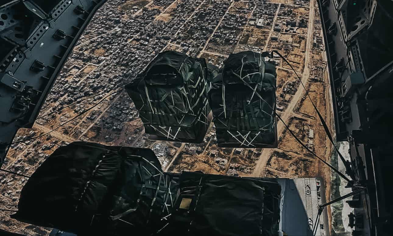 Cinco muertos y 10 heridos en una entrega de ayuda en Gaza cuando el paracaídas no se abre.