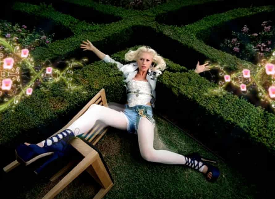 Gwen Stefani in the video for What You Waiting For?