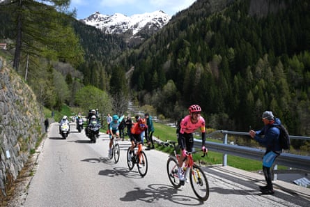 Geraint Thomas (centre) rides the Tour of the Alps.