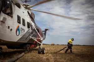 Aircrews refuel at Bairnsdale before heading back to the firegrounds