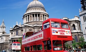 Sightseeing buses near St Paul’s Cathedral in London
