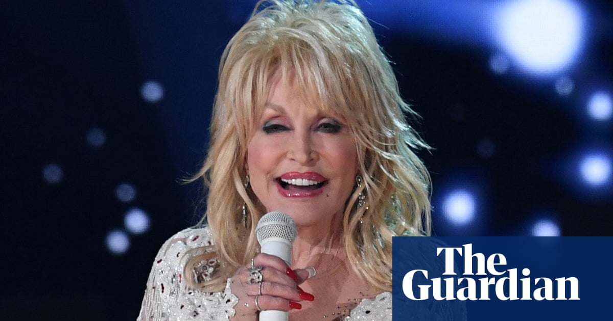 Dolly Parton pledges $1m to coronavirus vaccine research