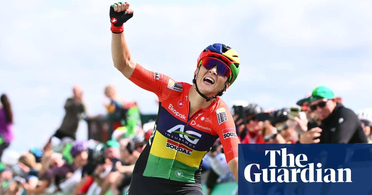 Tour of Britain Women: Kim Le Court storms to stage three win and overall lead