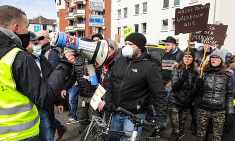Several thousand critics and so-called ‘Querdenker’ from all over Germany were expected to take part in the protest organised by the group ‘Freie Buerger Kassel’.