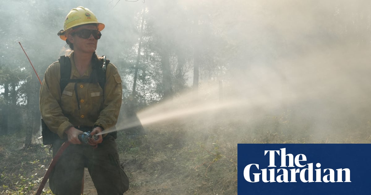 Firefighters start to contain Washington state wildfires as tens of thousands remain displaced