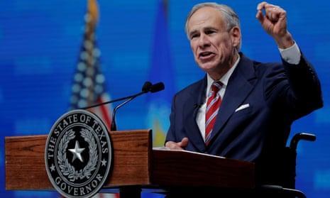 Greg Abbott speaks at the NRA convention in Dallas in 2018.