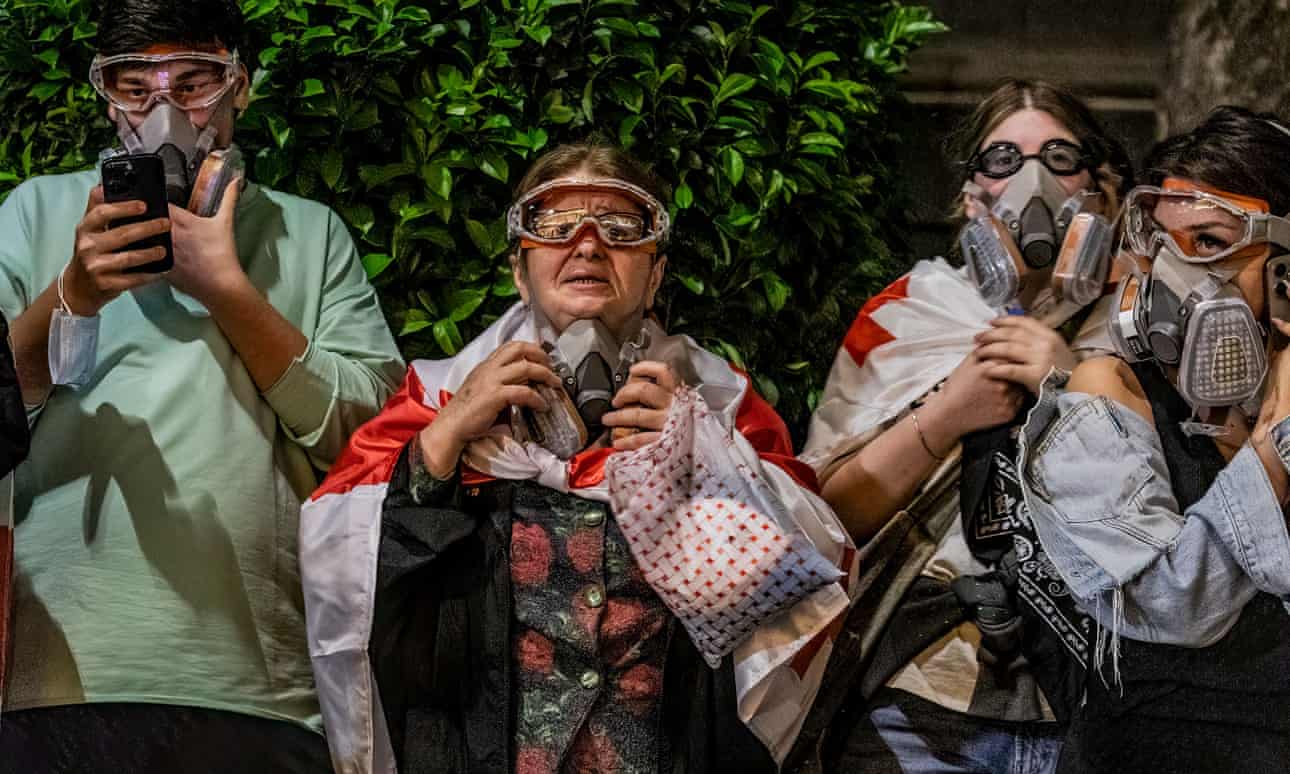 ‘Estoy asombrado de nuestra gente joven’: La Generación Z toma la iniciativa mientras los manifestantes de Georgia se enfrentan al gobierno.