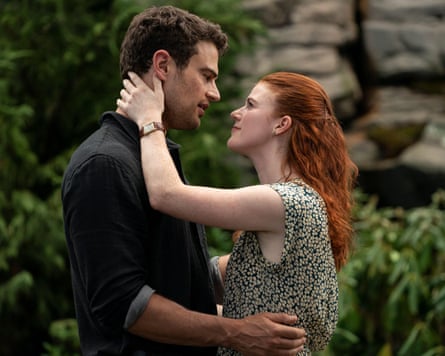 Rose Leslie and Theo James in a scene from the HBO series of The Time Traveler’s Wife (2022).