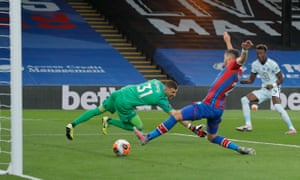 A deft finish from Chelsea’s Tammy Abraham makes it 3-1.