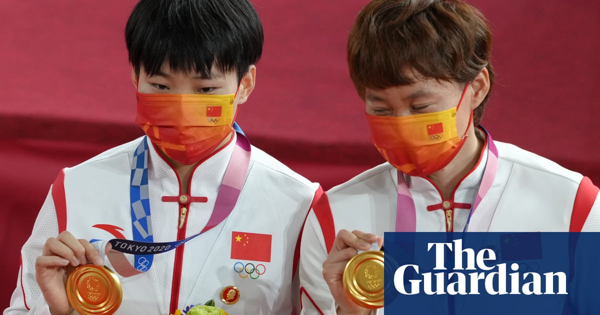 Olympic cyclists escape with warning after wearing Chairman Mao badges