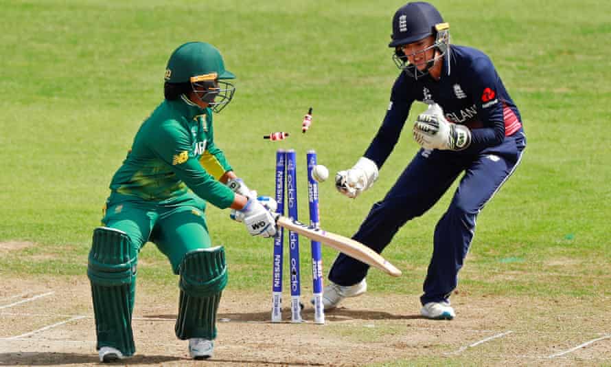 Sarah Taylor behind the stumps for England against Pakistan in the 2017 World Cup. She quit international cricket two years later.