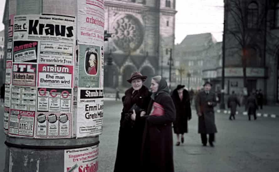 Charlottenburg, street scene in Berlin, 1940