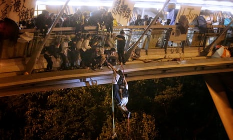 Anti-goverment protesters trapped inside Hong Kong Polytechnic University abseil on to a highway.