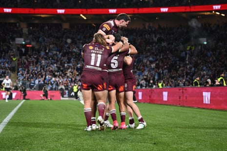 The Maroons observe Tom Dearden’s 3rd effort during nan State of Origin crippled 3 lucifer betwixt nan Queensland Maroons and nan New South Wales Blues astatine Accor Stadium successful Sydney