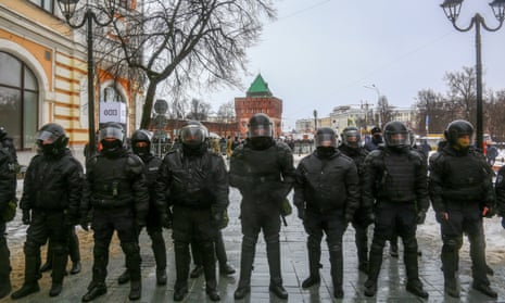 Riot police attend a protest in support of Alexei Navalny in Nizhny Novgorod