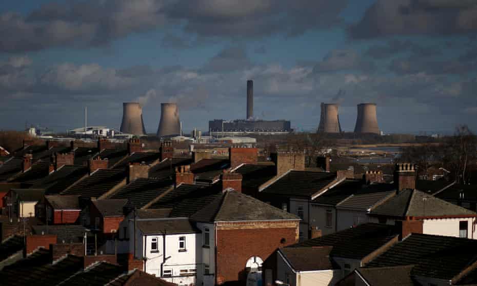 Fiddler’ss Ferry coal-fired power station rises above the rooftops of houses in Widnes, northern England.