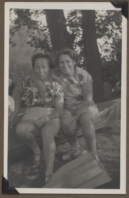 Lola Alexander and Ursula Finke sitting down and smiling