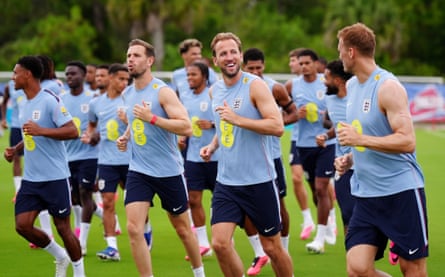 Harry Kane, centre right, and Jordan Henderson, centre left, during a training session at Palm Beach Gardens, Florida