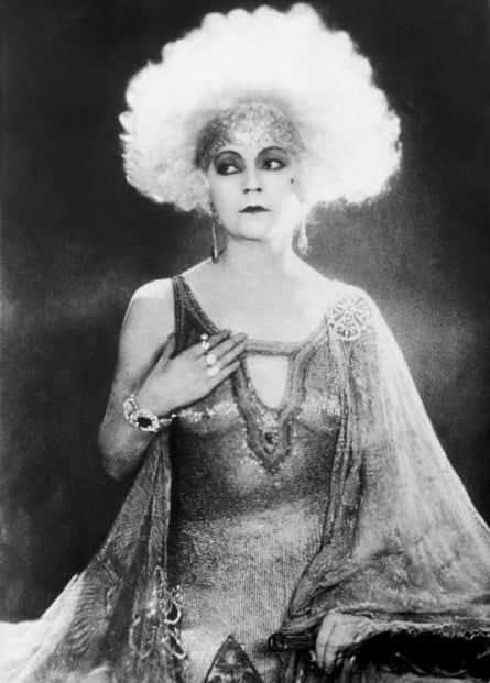 Black and white photo of Danish silent movie star Asta Nielsen.