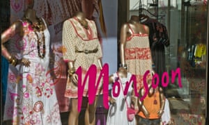 HARROGATE NORTH YORKSHIRE Cloth model dummies Monsoon shop window display woman children clothes. Image shot 2010. Exact date unknown.BPX158 HARROGATE NORTH YORKSHIRE Cloth model dummies Monsoon shop window display woman children clothes. Image shot 2010. Exact date unknown.