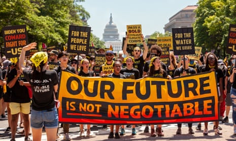 Hundreds of protesters march to the White House calling for climate action, including a Civilian Climate Corps.
