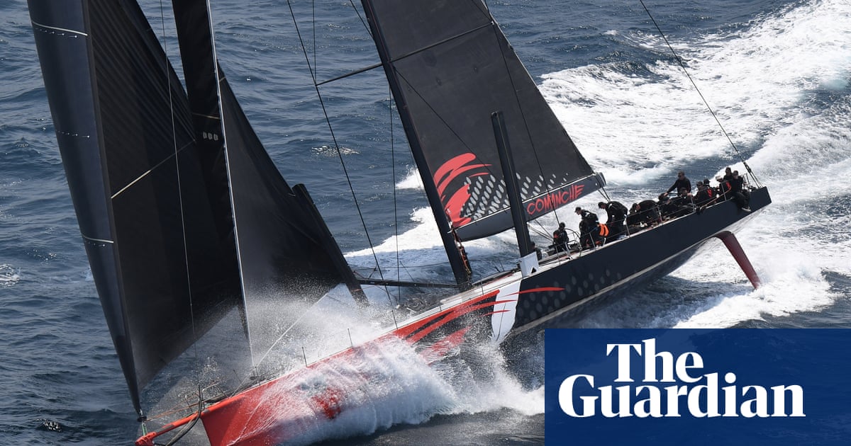Sydney to Hobart: Comanche claims slender lead in race across Bass Strait