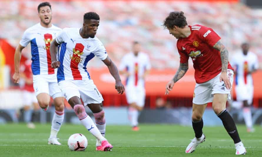 Palace’s Wilfried Zaha attempts to bamboozle Manchester United’s Victor Lindelöf with some fancy footwork