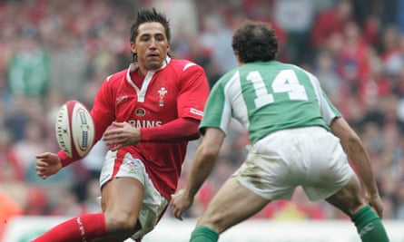 Gavin Henson on the ball for Wales against Ireland in the 2005 Six Nations