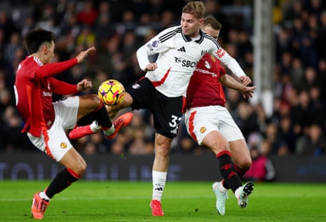 بازیکنان فولام در برابر بازیکنان منچستر یونایتد